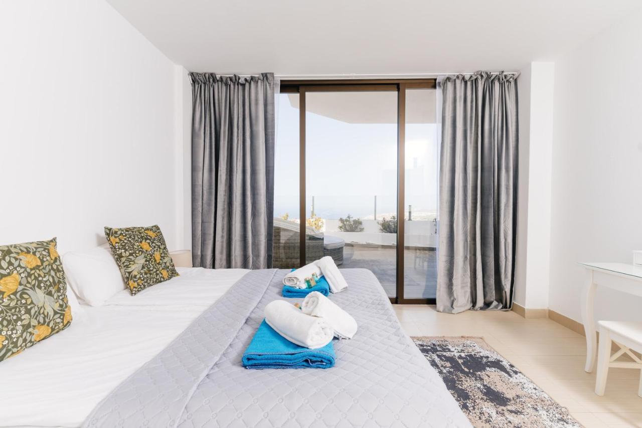 Sunset White Villa - Ocean View, Jakuzzi, Heated Pool, Air-Conditioning, Grill Playa de las Americas  Exterior foto