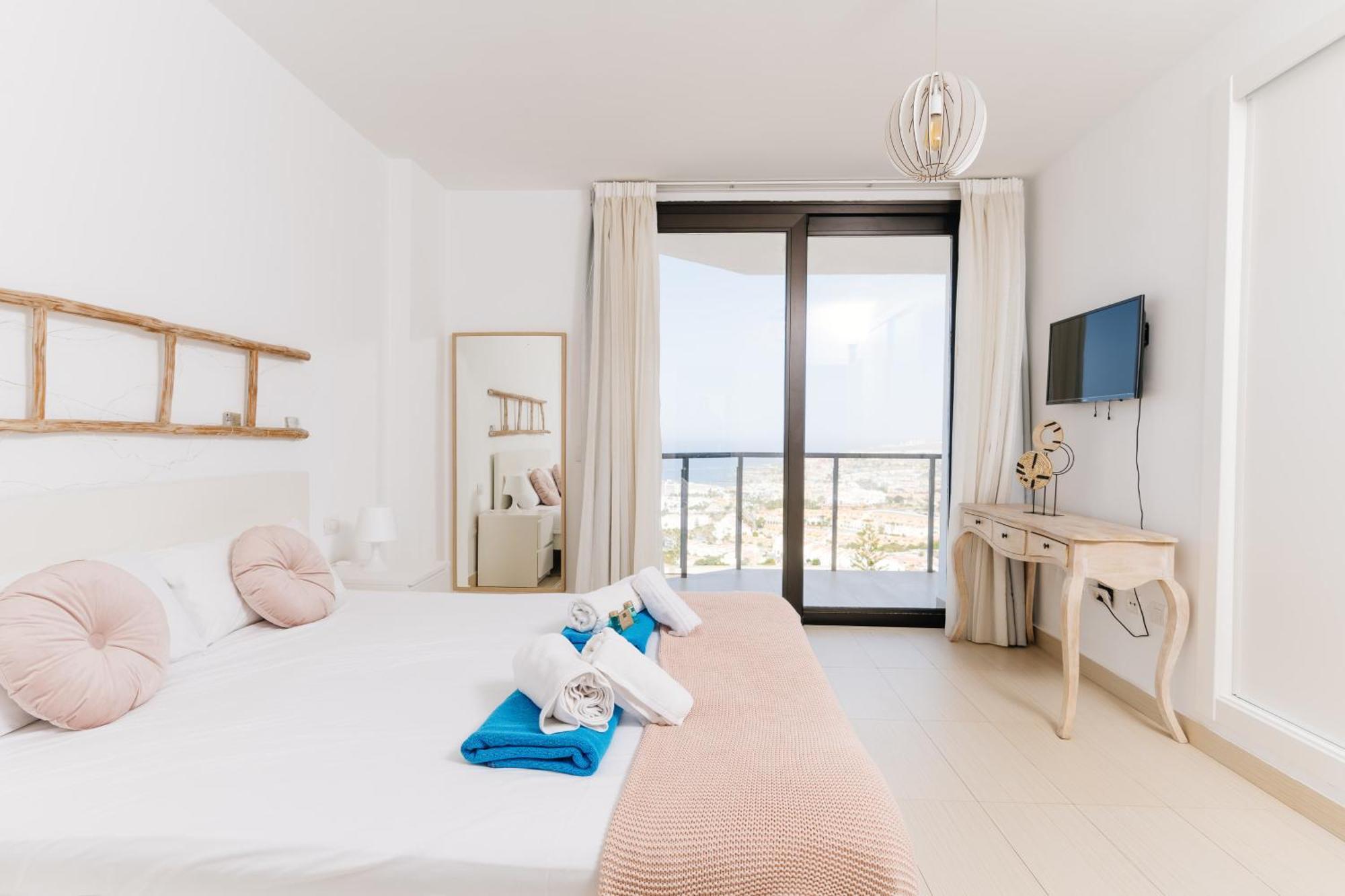 Sunset White Villa - Ocean View, Jakuzzi, Heated Pool, Air-Conditioning, Grill Playa de las Americas  Exterior foto