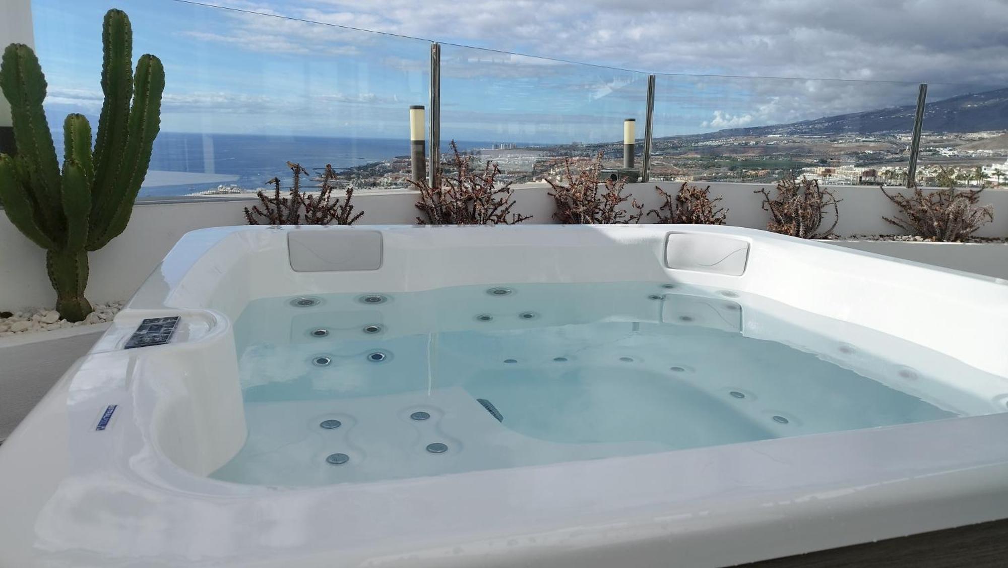 Sunset White Villa - Ocean View, Jakuzzi, Heated Pool, Air-Conditioning, Grill Playa de las Americas  Exterior foto
